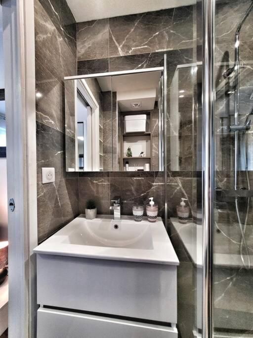 Love Room A Cannes - Appartement 25M2 Pour 2 Personnes Avec Un Jacuzzi Prive 外观 照片