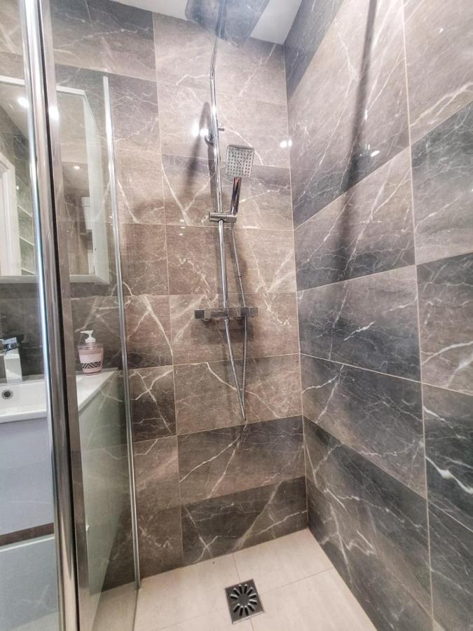 Love Room A Cannes - Appartement 25M2 Pour 2 Personnes Avec Un Jacuzzi Prive 外观 照片
