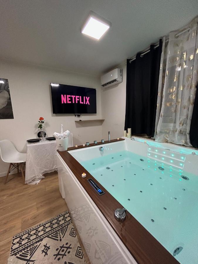 Love Room A Cannes - Appartement 25M2 Pour 2 Personnes Avec Un Jacuzzi Prive 外观 照片