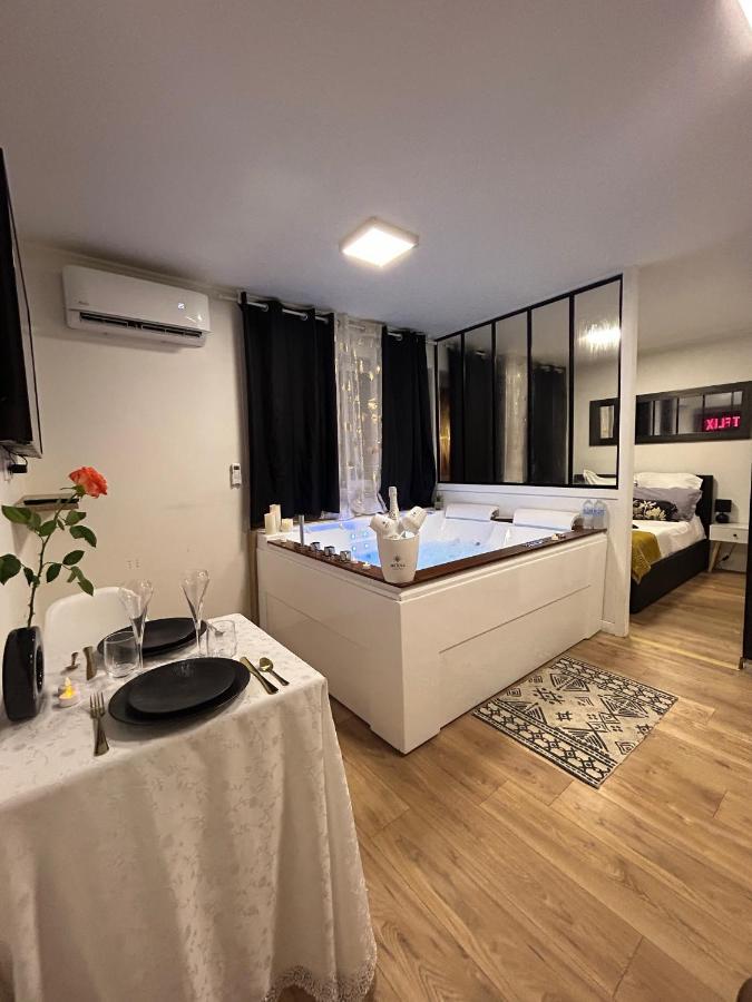 Love Room A Cannes - Appartement 25M2 Pour 2 Personnes Avec Un Jacuzzi Prive 外观 照片