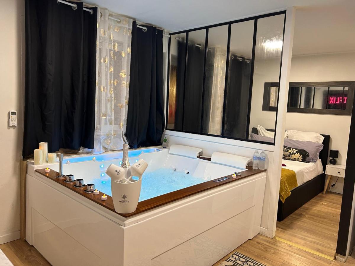 Love Room A Cannes - Appartement 25M2 Pour 2 Personnes Avec Un Jacuzzi Prive 外观 照片