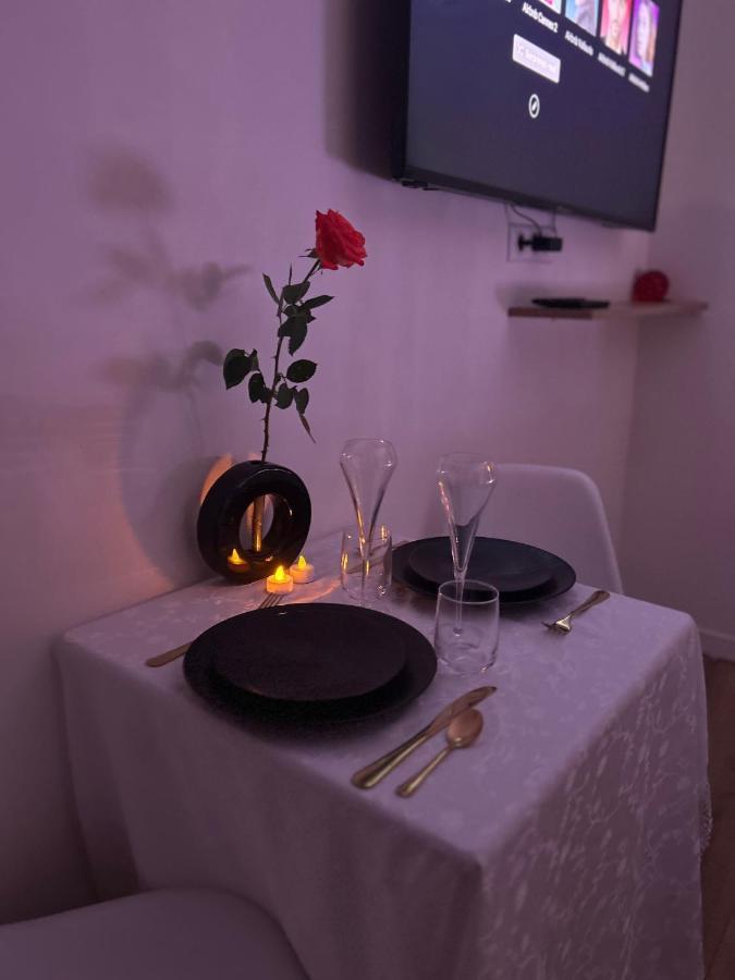 Love Room A Cannes - Appartement 25M2 Pour 2 Personnes Avec Un Jacuzzi Prive 外观 照片