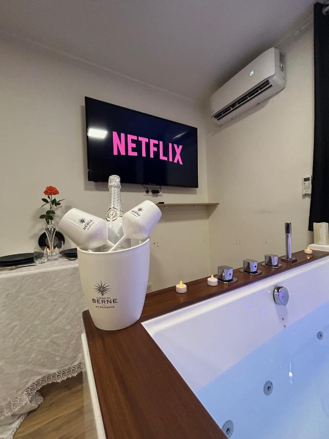 Love Room A Cannes - Appartement 25M2 Pour 2 Personnes Avec Un Jacuzzi Prive 外观 照片