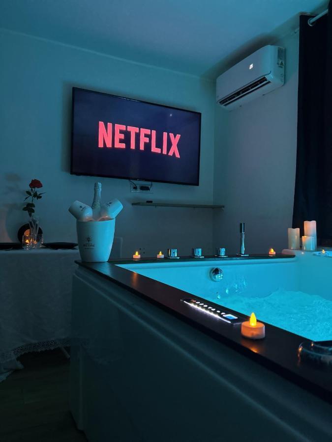 Love Room A Cannes - Appartement 25M2 Pour 2 Personnes Avec Un Jacuzzi Prive 外观 照片